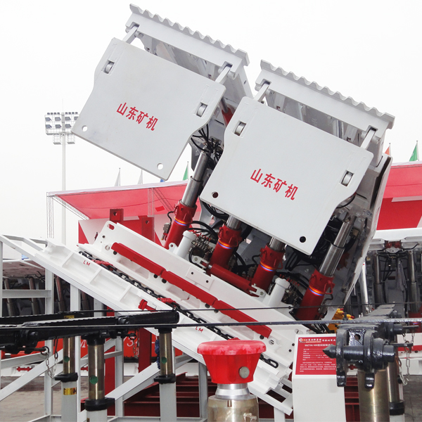 Hydraulic support for deeply-inclined coal seams